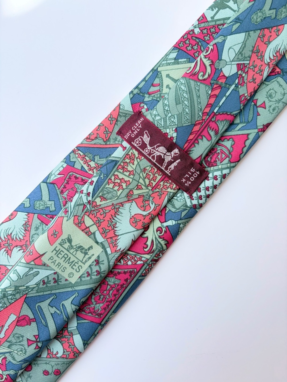 Rare Hermès Paris 7286 MA Etendards et Bannieres Mint & Pink Colorway Silk Tie